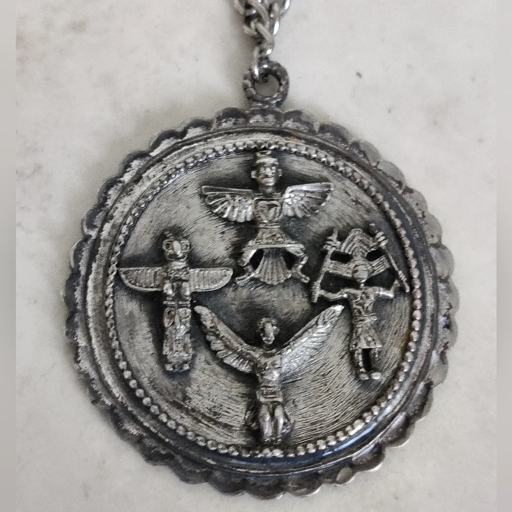 Vintage Native American Totem Pole Silver Metal Medallion Necklace - Picture 8 of 14